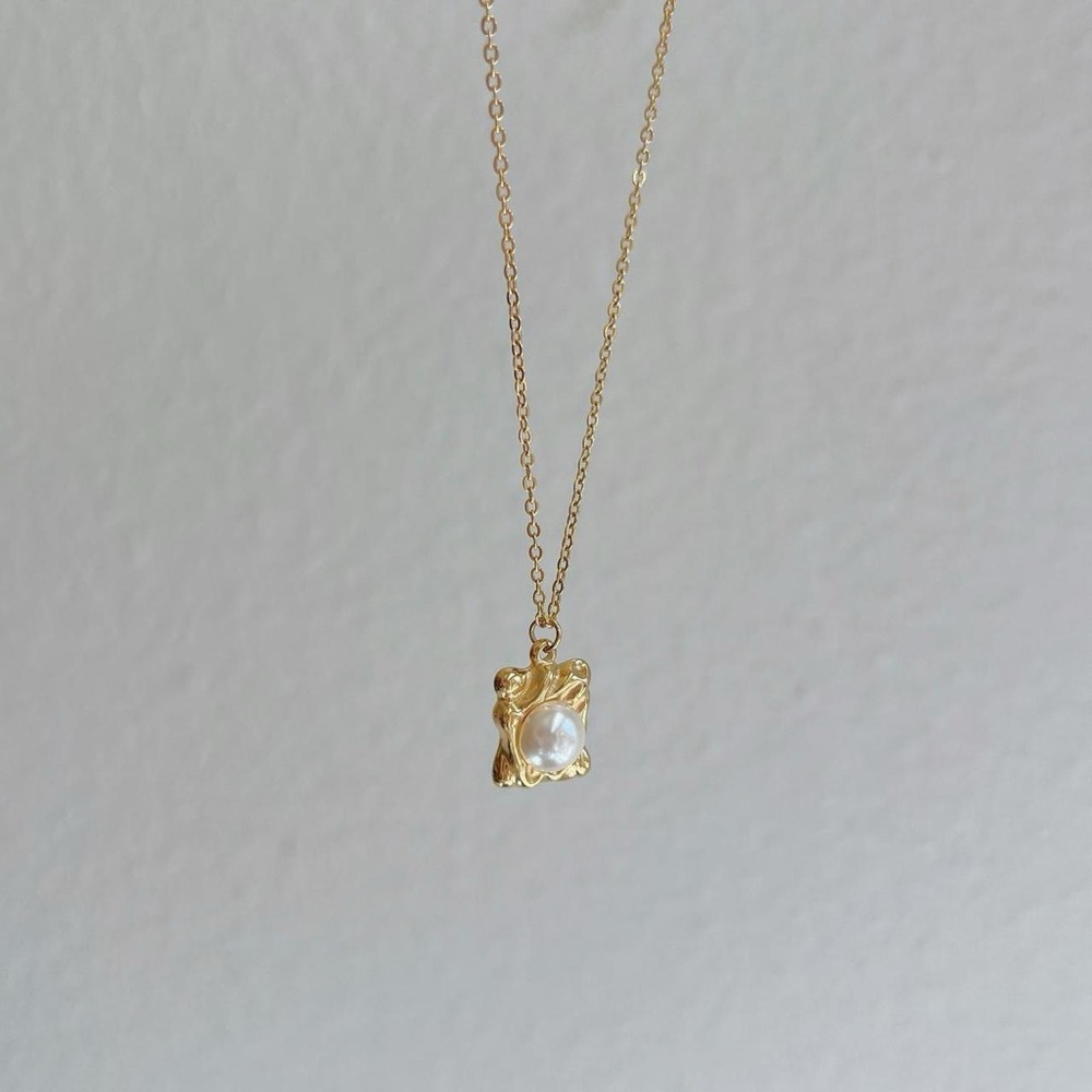 Gold Dainty Pendant Necklace with Crystal